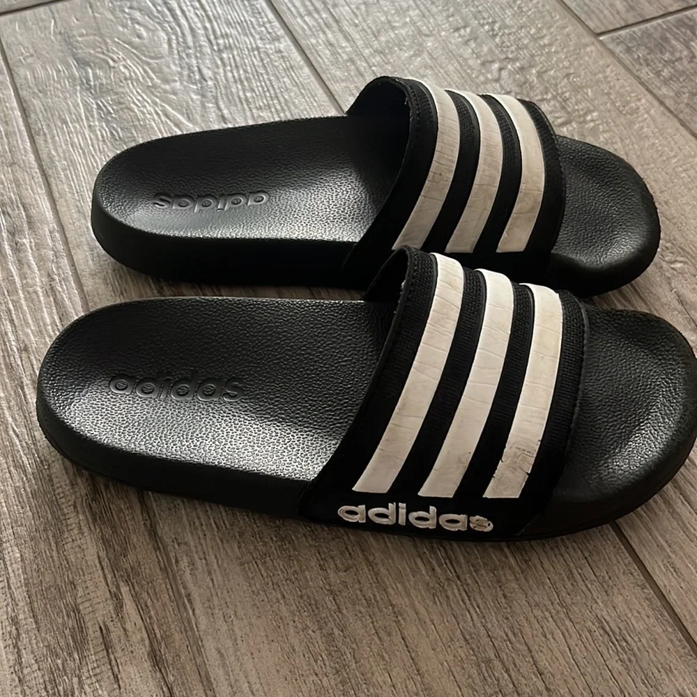 Adidas slides, sz 4 youth